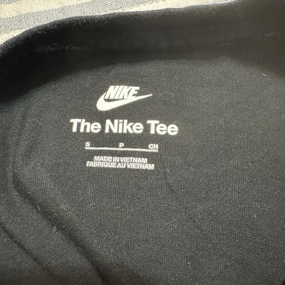 Nike Air Logo Print Breathable‎ Long-Sleeve T-Shirt Small